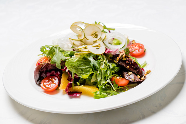 salad with meat on plate - Foto, Bild