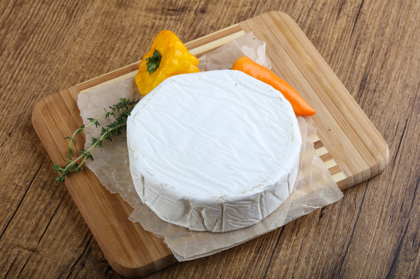 Délicieux fromage camembert
 - Photo, image