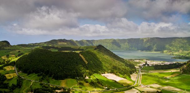 Азорские острова, вулканическое озеро Сете на острове Сан-Мигель
 - Фото, изображение