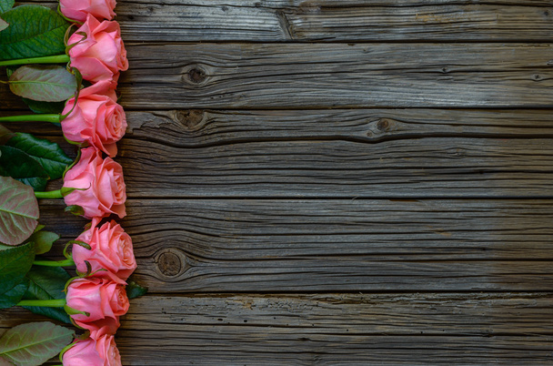 Zijrand van mooie verse roze rozen - Foto, afbeelding