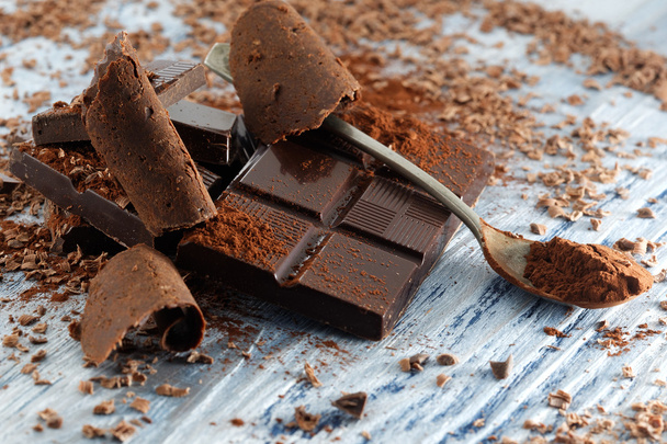 Broken dark chocolate and chocolate shavings - Photo, image