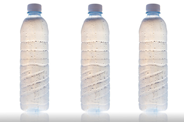 Trinkwasserflasche aus Kunststoff. - Foto, Bild