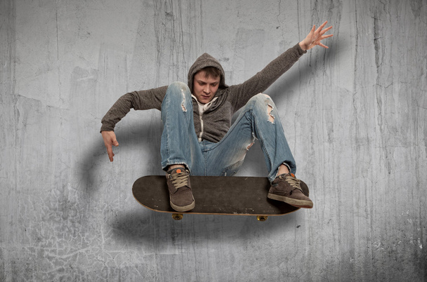 Skateboarder doing trick - Zdjęcie, obraz