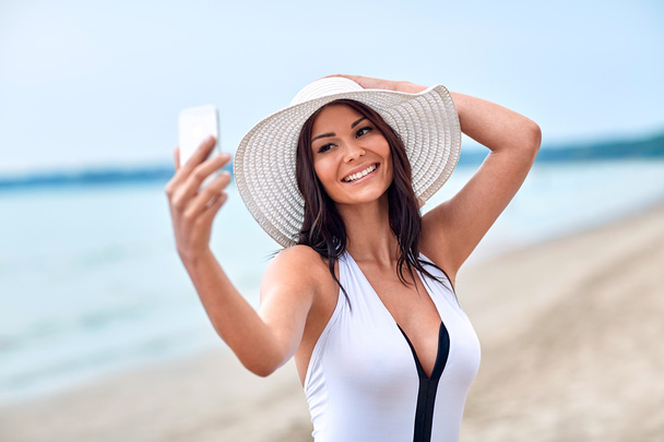 smiling young woman taking selfie with smartphone - Foto, imagen