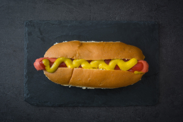 Hot dog  on slate table - Φωτογραφία, εικόνα