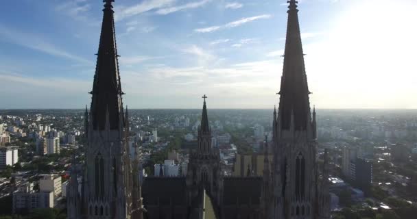 Μη επανδρωμένου αεροσκάφους - πάει μέσω του καθεδρικού ναού - Πλάνα, βίντεο