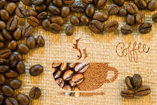 Καφές Κύπελλο και επιγραφή καφέ επενδεδυμένα με αλεσμένο καφέ - Φωτογραφία, εικόνα