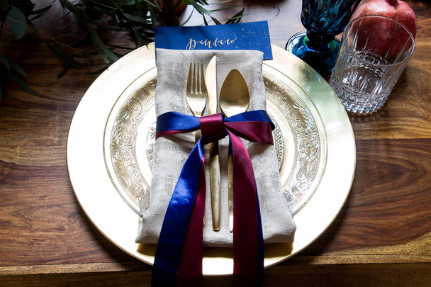 Esküvői asztal beállítása rusztikus stílusban - Fotó, kép