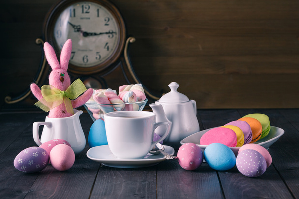 Colorful macarons on plate with pink handmade rabbit - Foto, immagini