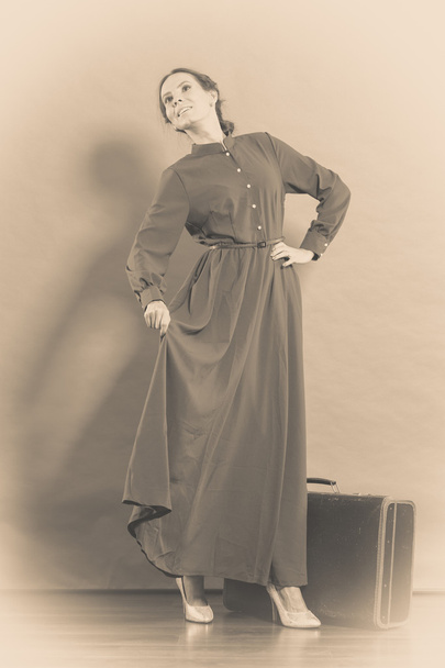 Woman retro style with old suitcase - Foto, Imagem