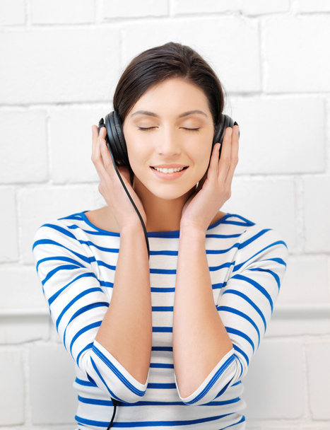 Happy teenage girl in big headphones - Foto, Imagem