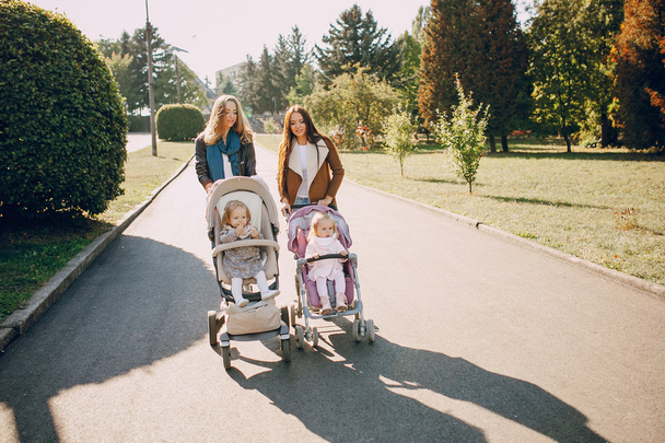 Family walk in the park - Fotoğraf, Görsel