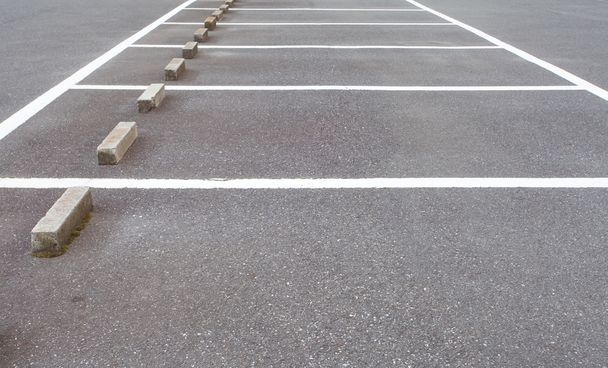 espacio vacío en el aparcamiento
 - Foto, imagen