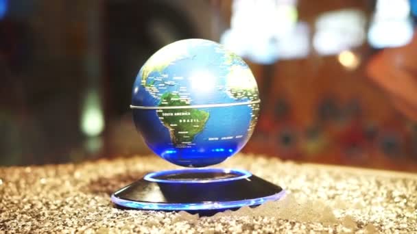 Kék bolygó Föld háttér Globe fonó a mágneses erő modell - Felvétel, videó