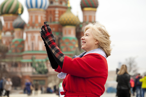 Mature blonde woman on Red Square in Moscow - Fotoğraf, Görsel