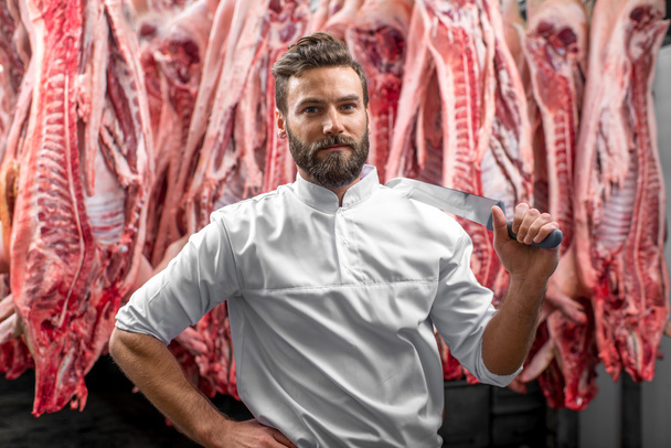 肉製造で肉屋の肖像画 - 写真・画像