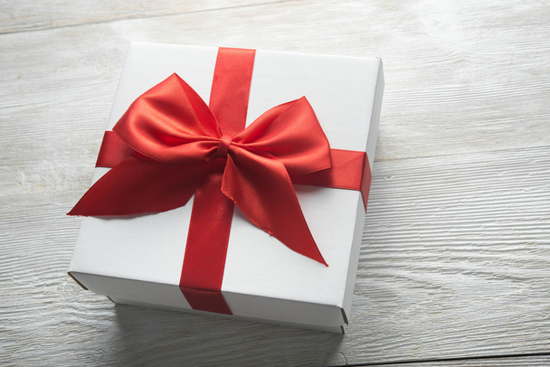 white present box  - Фото, изображение