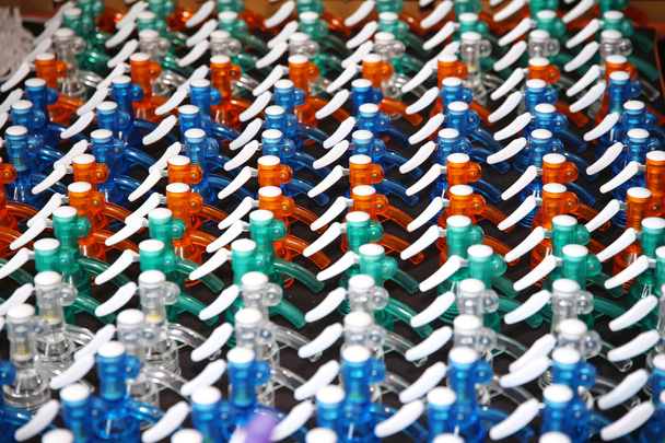  Цветные съемные пластиковые крышки для бутылок из-под газировки
 - Фото, изображение