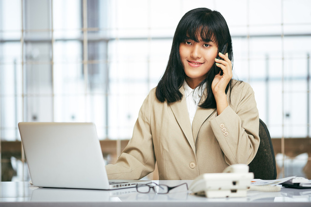 Businesswoman working in office - Photo, Image