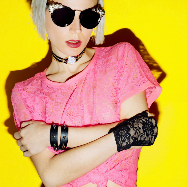 Blonde in Stylish Accessories. Sunglasses, Gloves, Bracelets - Fotoğraf, Görsel