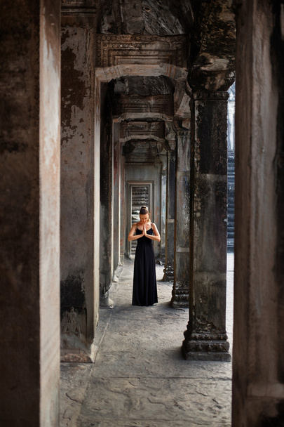 Meditation. Religious Woman Praying, Meditating At Angkor Wat Te - Фото, зображення