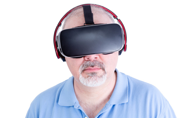 Middle aged man with virtual reality headset - Foto, afbeelding