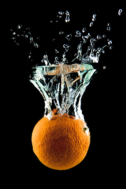 Orange falling in the water - Фото, изображение