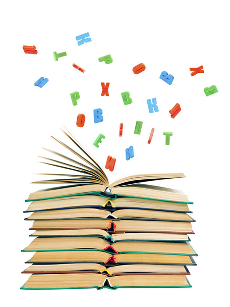 Cartas coloridas volando de un libro abierto
 - Foto, imagen