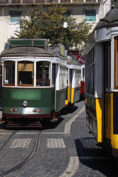 Tramwaje skrzyżowania ulicy w Lizbonie - Zdjęcie, obraz