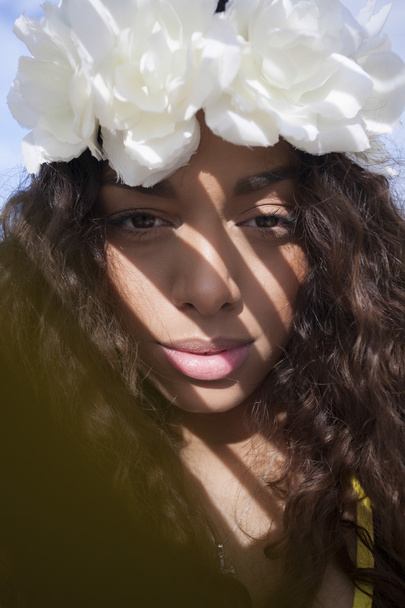 A young lady wearing a flower crown - Foto, imagen