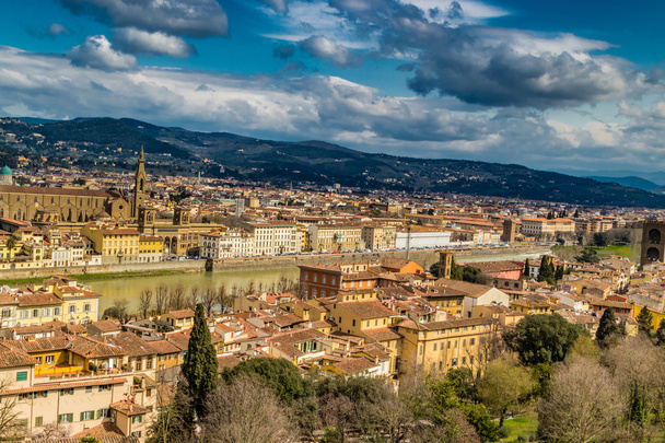 vues vertigineuses sur les bâtiments anciens et les églises catholiques de Florence, Italie
 - Photo, image