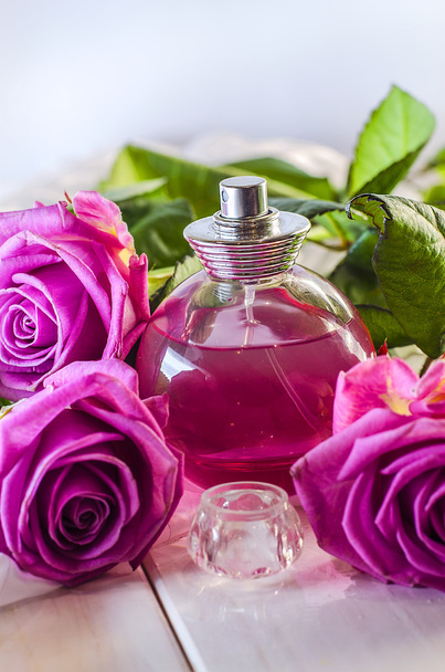 parfém s vůní růže - Fotografie, Obrázek