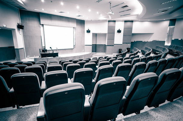 punaiset tuolit auditoriossa
 - Valokuva, kuva