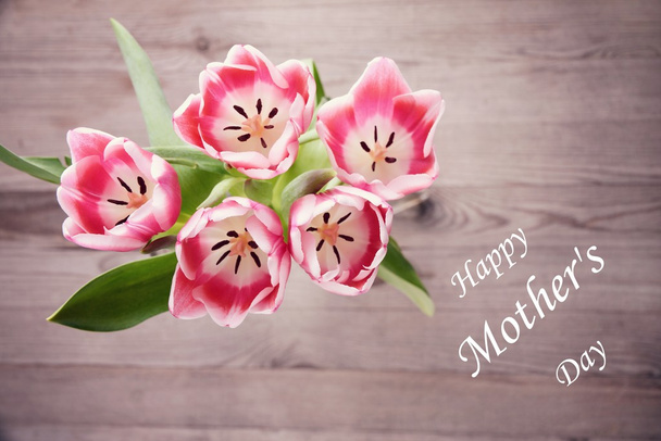 Día de las madres. Flores del día de las madres. Tarjeta de día de las madres con tulipanes. Tulipanes rosas para el día de la madre. Madres fondo día y flor día madre. Regalo del día de la madre
. - Foto, Imagen