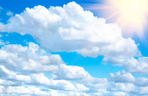 голубое небо с облаками крупного плана - Фото, изображение