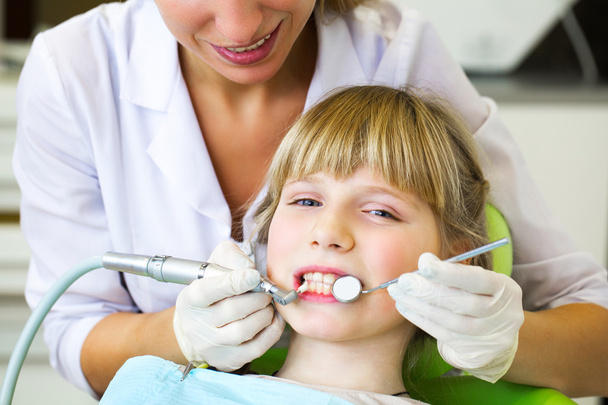 child on reception at the dentist. reception at the dentist.Close up portrait of a little smiling girl at dentist - 写真・画像