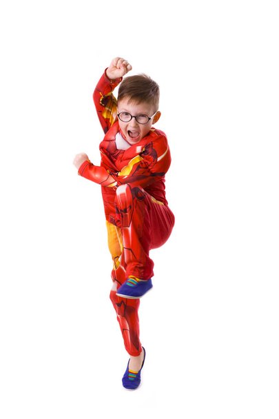 vijf-jarige jongen in het beeld van Iron Man - Foto, afbeelding
