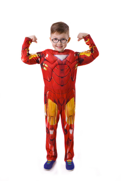 garçon de cinq ans à l'image de Iron Man
 - Photo, image