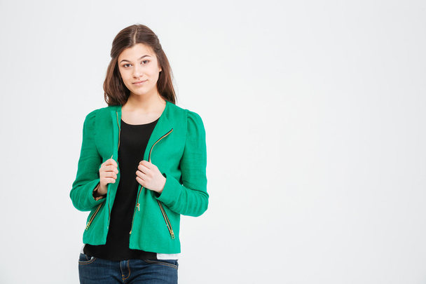 Yeşil ceketli oldukça çekici genç kadın - Fotoğraf, Görsel