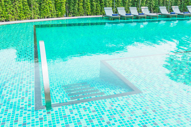 Krásné luxusní venkovní bazén - Fotografie, Obrázek