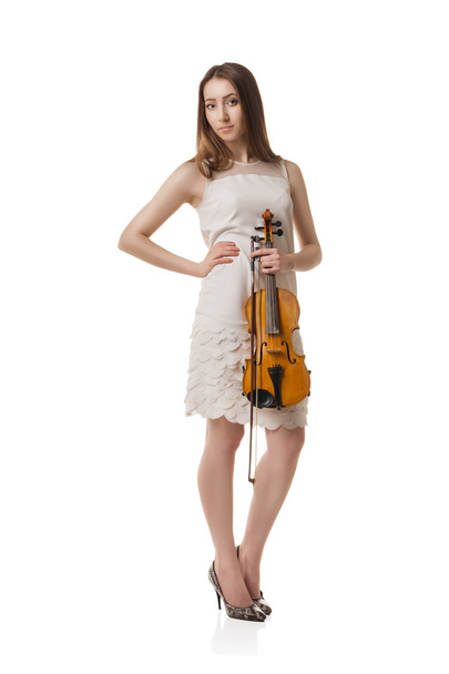 Beautiful young woman playing violin over white - Foto, afbeelding