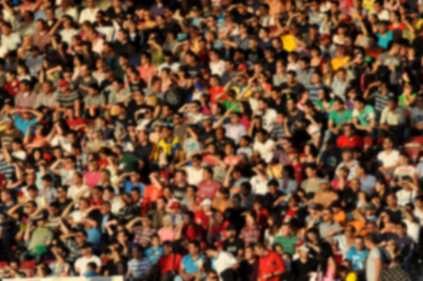 Multitud borrosa de espectadores en un estadio - Foto, Imagen