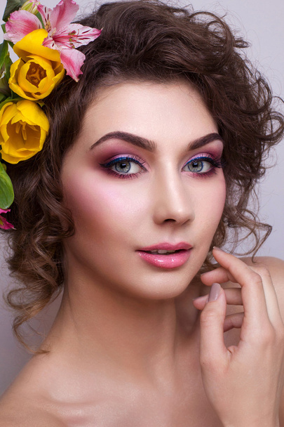 Beautiful Girl with Spring Flowers. Fresh skin - Photo, image