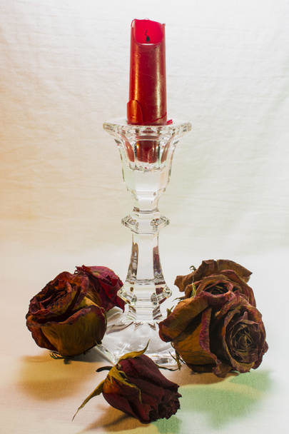 Червона свічка і червоні троянди
 - Фото, зображення