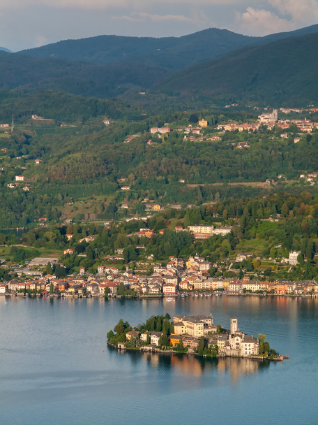 Λίμνη Όρτα, νησί San Giulio, Piedmont, Ιταλία - Φωτογραφία, εικόνα