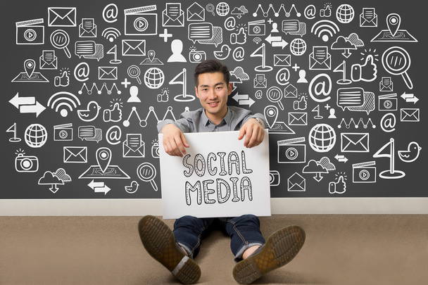 Young businessman present social media communication concept - Foto, afbeelding
