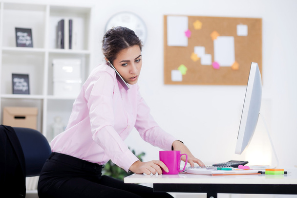 businesswoman working at desk - Photo, Image