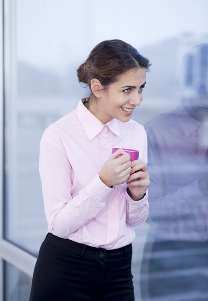 Businesswoman drinking coffee  - Zdjęcie, obraz