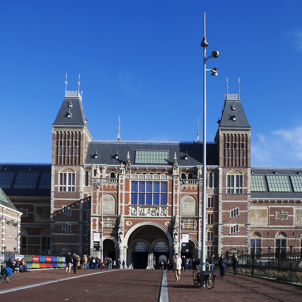 Vista de la calle en Amsterdam. Ámsterdam es la capital de los Países Bajos y un destino turístico popular
. - Foto, imagen
