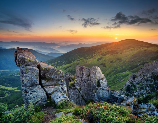 Гірський пейзаж в літній час
 - Фото, зображення